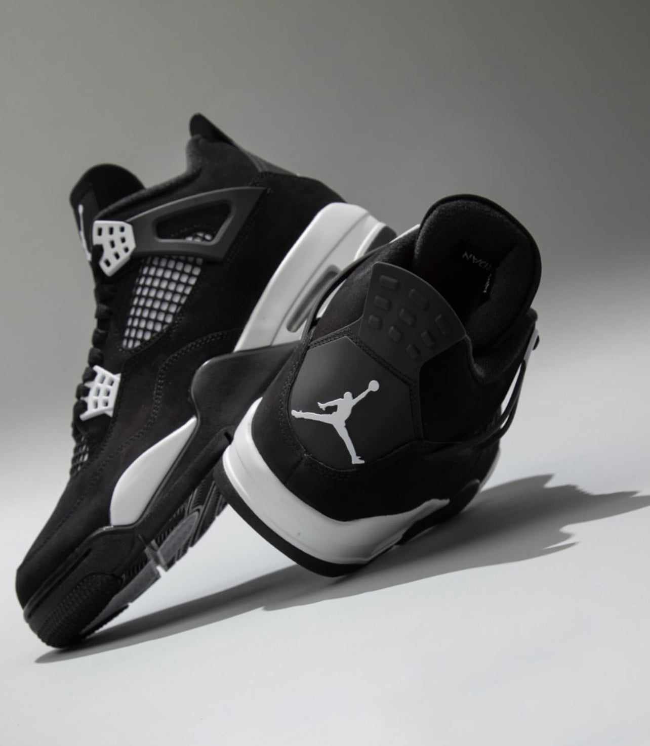 Air Jordan 4 x White Thunder